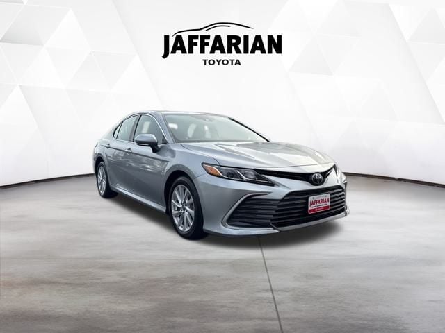 2023 Toyota Camry LE's photo