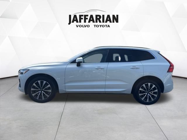 2023 Volvo XC60 B5 Core photo 3