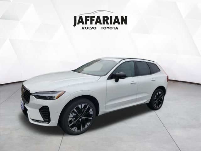 2026 Volvo XC60 B5 Plus photo 3