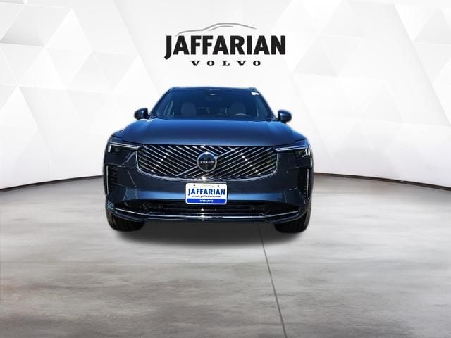 2026 Volvo XC90 B5 Plus Bright 4WD's photo