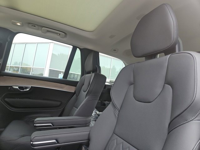 2026 Volvo XC90 Plus - Photo 6