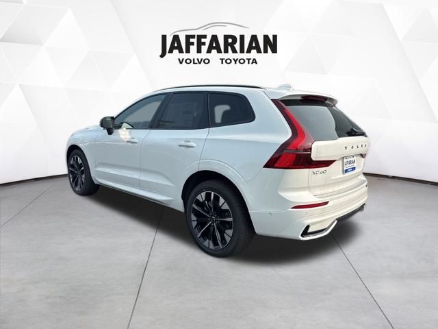 2026 Volvo XC60 B5 Plus photo 4