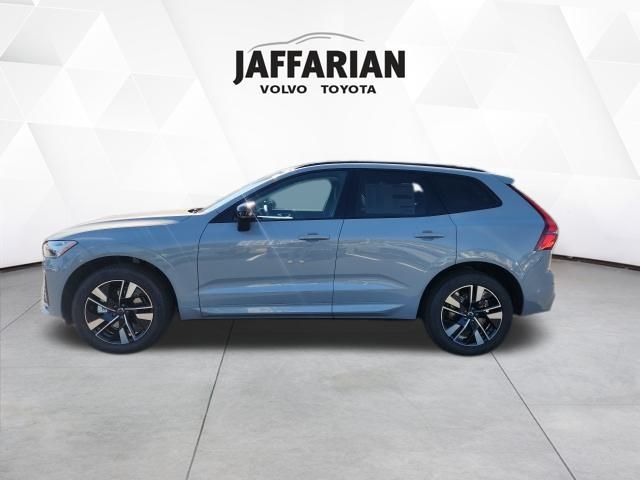 2026 Volvo XC60 B5 Core photo 4