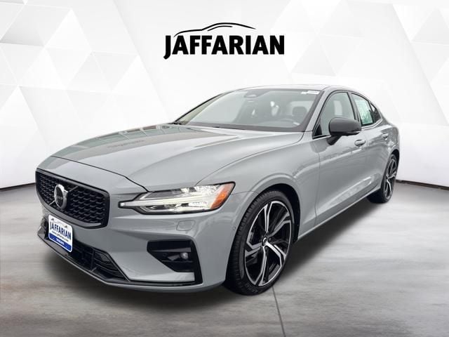 2025 Volvo S60 B5 Plus Dark AWD's photo