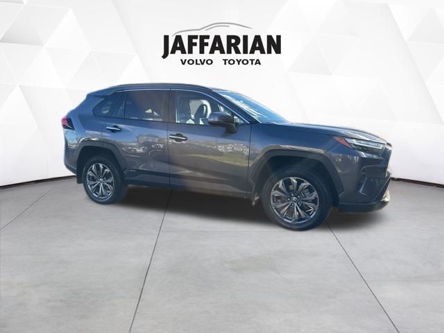 2022 Toyota RAV4 Hybrid Limited photo 2