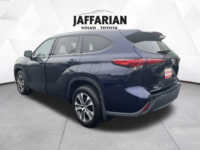 2022 Toyota Highlander XLE photo 4