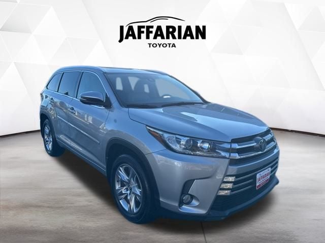 2017 Toyota Highlander Limited's photo
