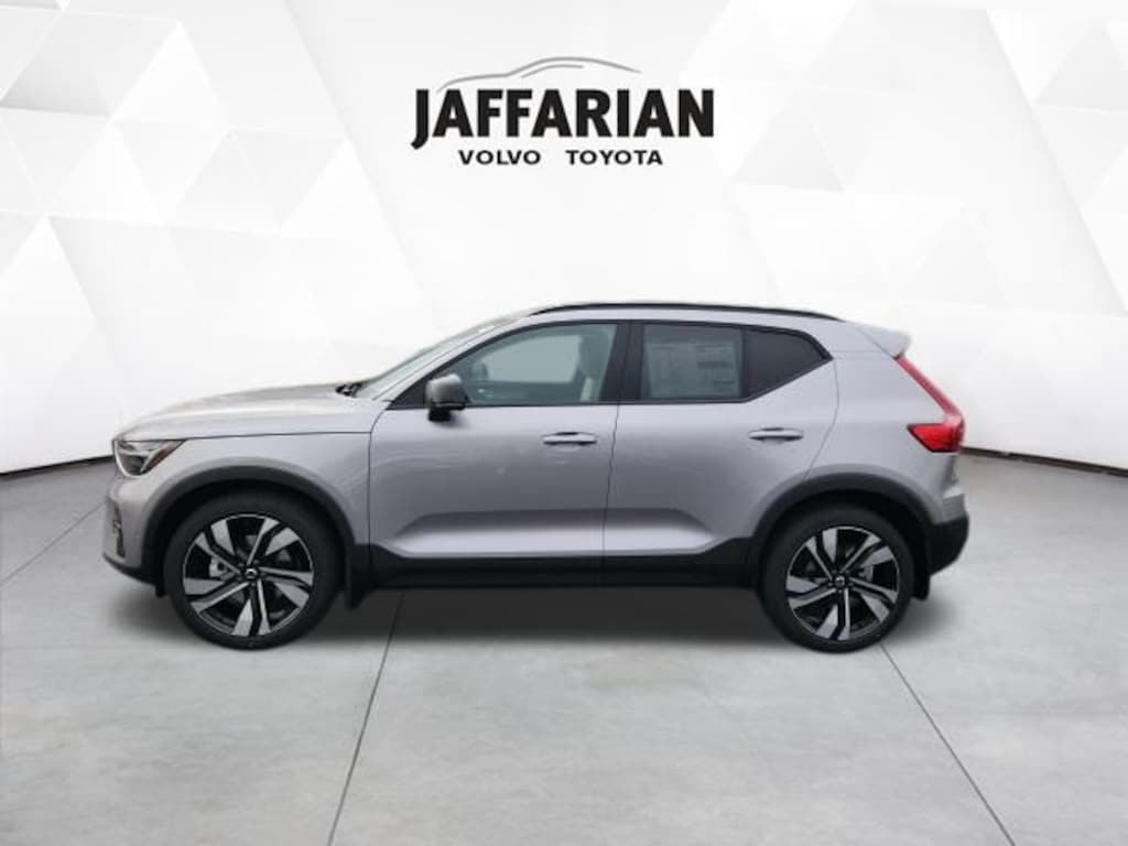 New 2026 Volvo XC40 B5 Ultra SUV