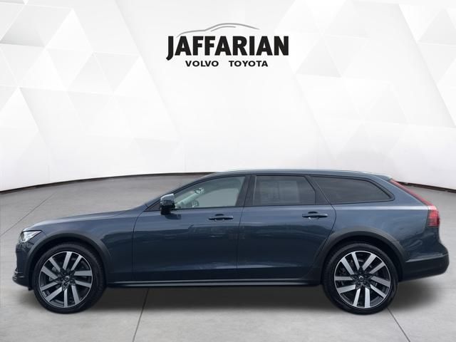 2023 Volvo V90 Cross Country B6 photo 3