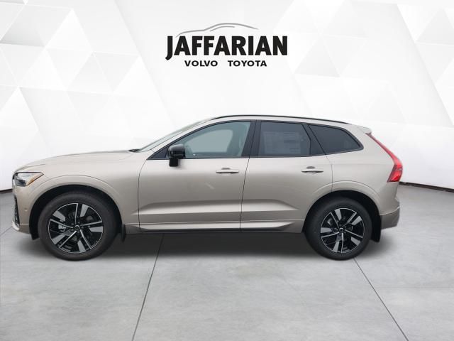 2026 Volvo XC60 B5 Plus photo 4