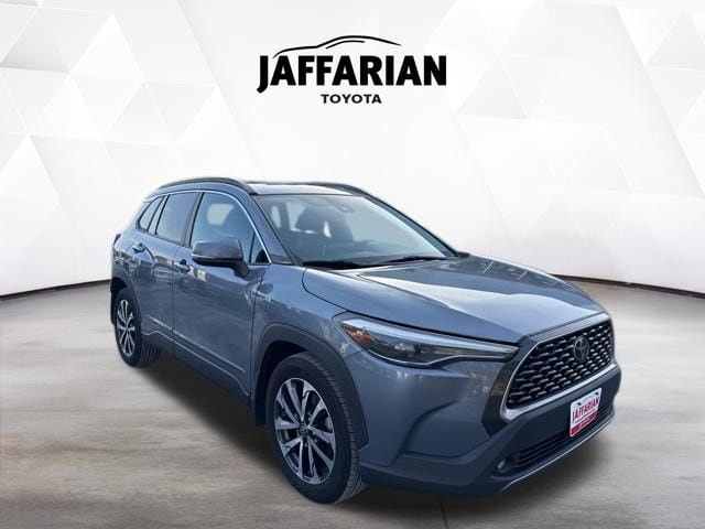 2022 Toyota Corolla Cross XLE's photo