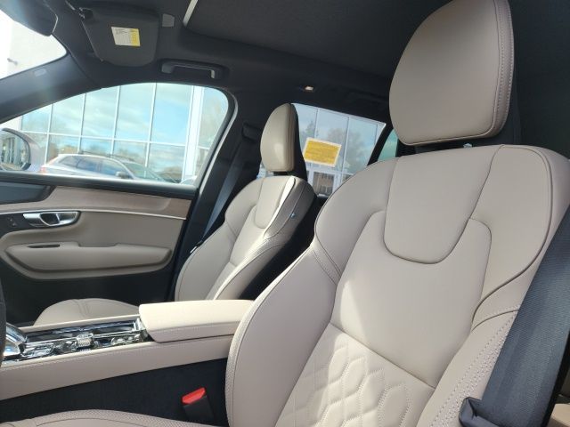 2026 Volvo XC90 Plus - Photo 8