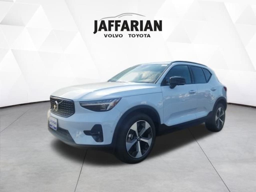 New 2026 Volvo XC40 B5 Plus SUV