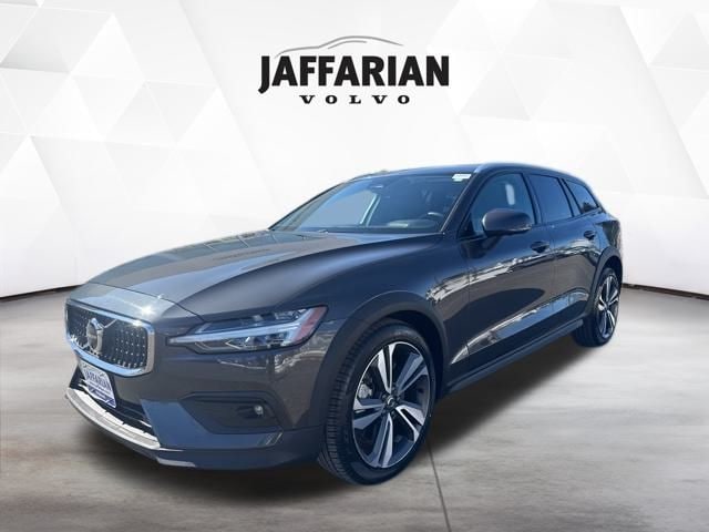 DYNAMIC_PREF_LABEL_INVENTORY_FEATURED_USED_INVENTORY_FEATURED1_ALTATTRIBUTEBEFORE 2025 Volvo V60 Cross Country B5 Plus Wagon DYNAMIC_PREF_LABEL_INVENTORY_FEATURED_USED_INVENTORY_FEATURED1_ALTATTRIBUTEAFTER