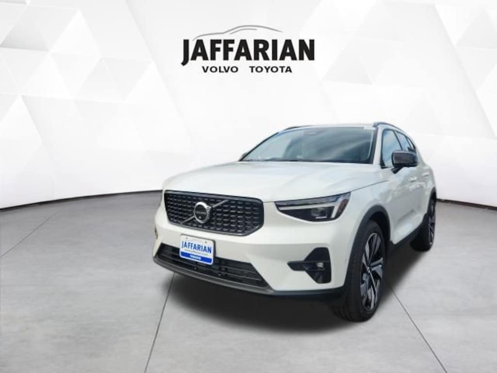 New 2026 Volvo XC40 B5 Ultra SUV