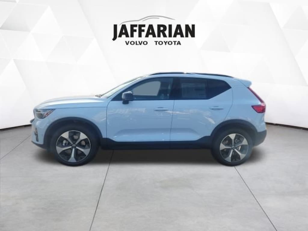 New 2026 Volvo XC40 B5 Plus SUV