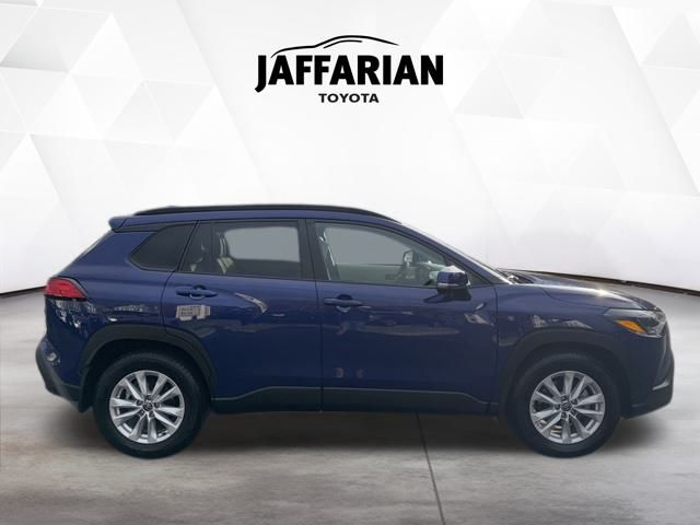 2024 Toyota Corolla Cross LE photo 4