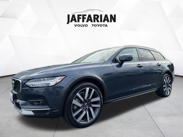 2023 Volvo V90 Cross Country B6 photo 2