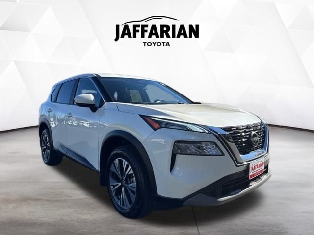 2023 Nissan Rogue SV's photo