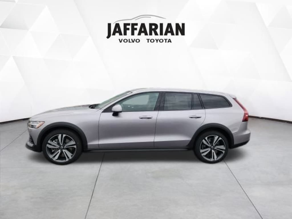 New 2026 Volvo V60 Cross Country B5 Plus Wagon