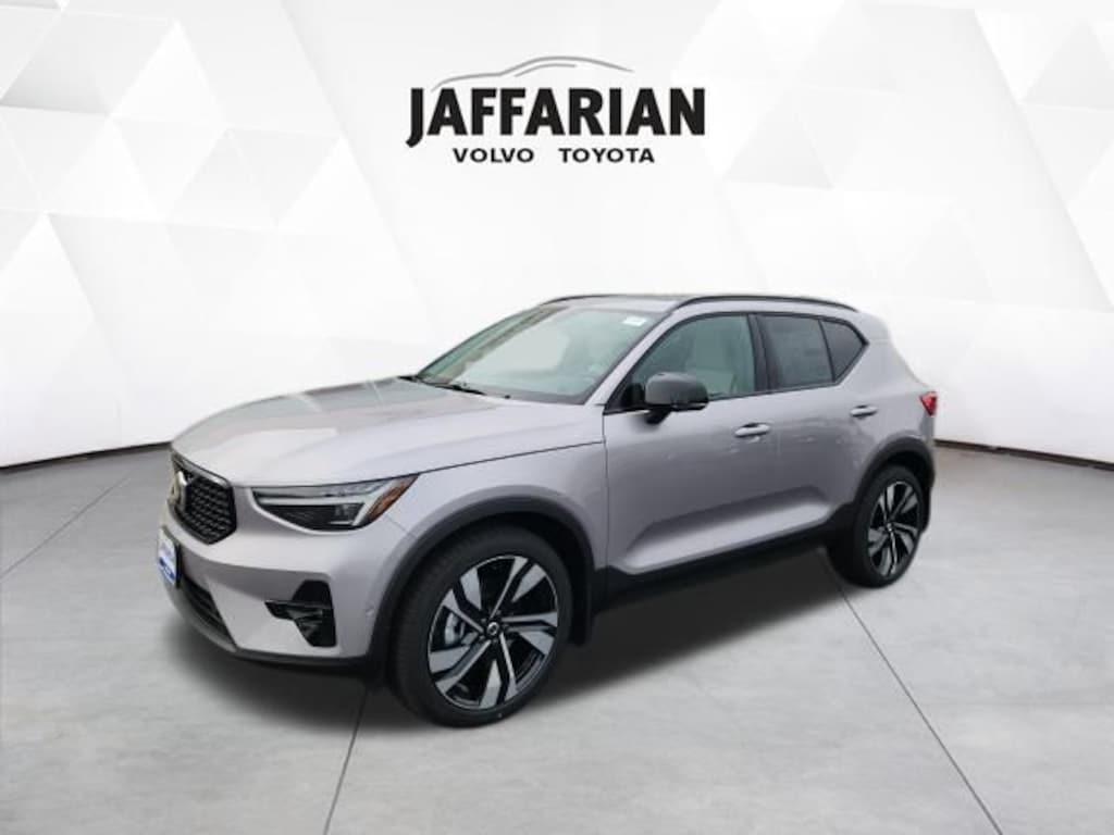 New 2026 Volvo XC40 B5 Ultra SUV