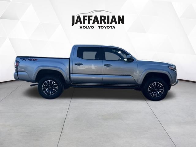 2023 Toyota Tacoma TRD Sport photo 2