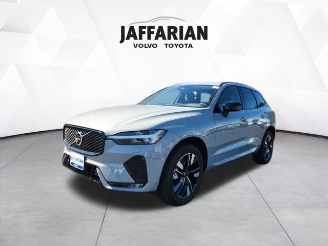 2026 Volvo XC60 B5 Core photo 2