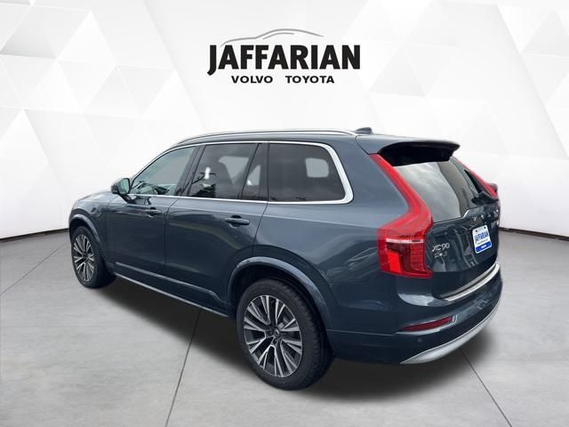 2022 Volvo XC90 T6 Momentum photo 4