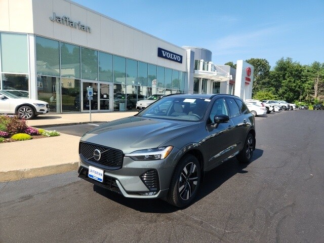 2026 Volvo XC60 B5 Core photo 2