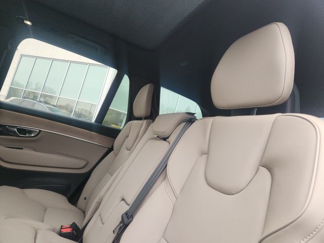 2026 Volvo XC90 Plus - Photo 7