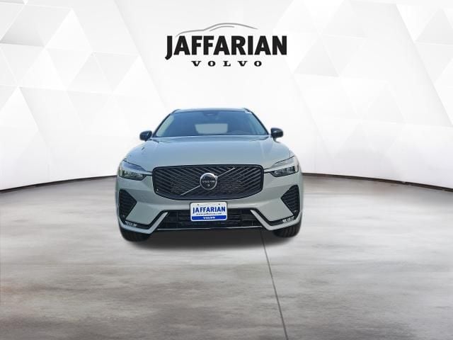 2026 Volvo XC60 B5 Plus Dark AWD's photo