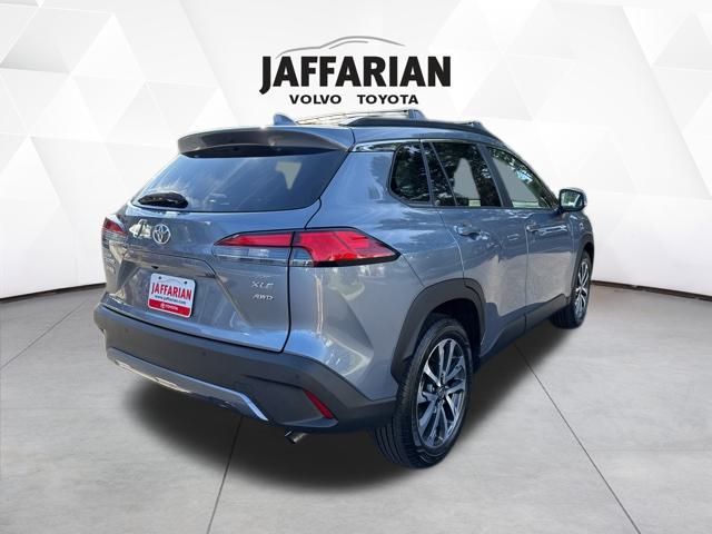 2022 Toyota Corolla Cross XLE photo 3