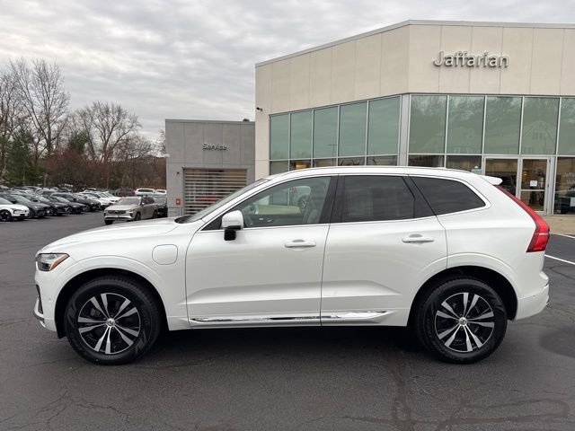2022 Volvo XC60 Recharge Hybrid T8 Inscription Expression photo 3