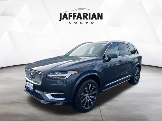 2025 Volvo XC90 Plus's photo