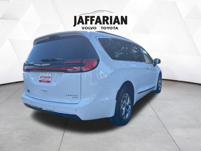 2023 Chrysler Pacifica Limited photo 3