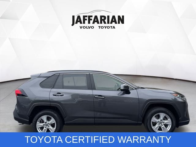 2019 Toyota RAV4 XLE photo 2