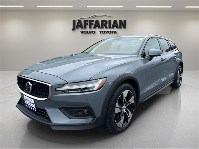 2024 Volvo V60 Cross Country B5 Plus Wagon