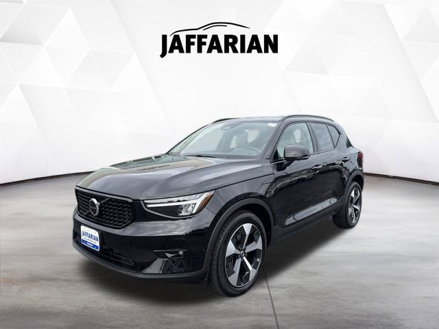 2025 Volvo XC40 Plus