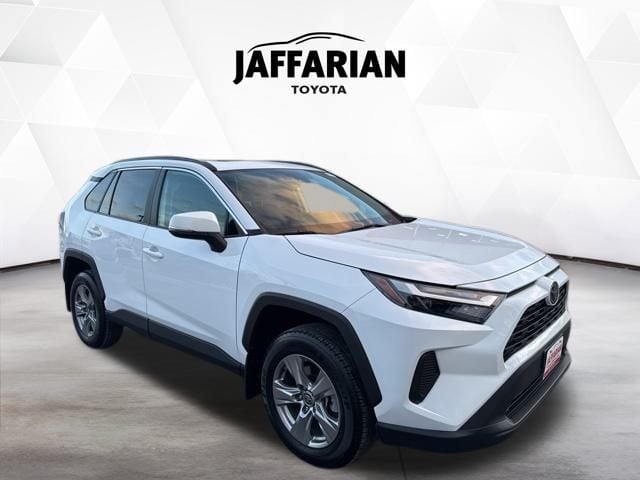 2024 Toyota RAV4 XLE's photo