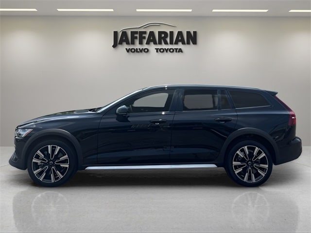 Certified 2024 Volvo V60 Cross Country Ultimate with VIN YV4L12WB1R2135422 for sale in Haverhill, MA