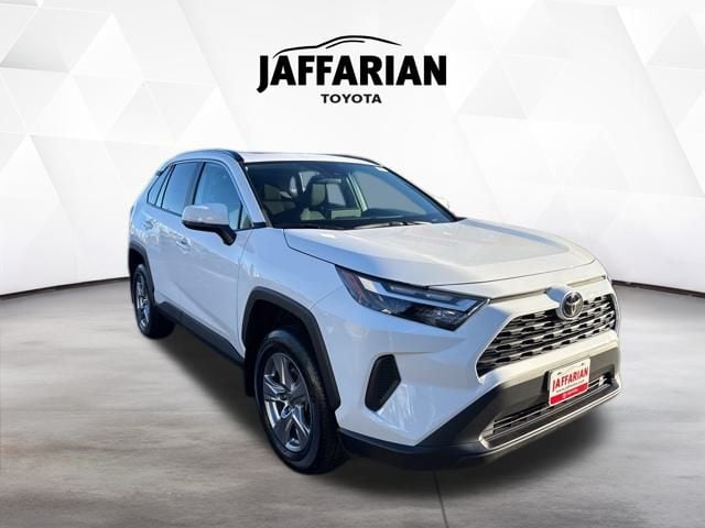 2023 Toyota RAV4 XLE's photo