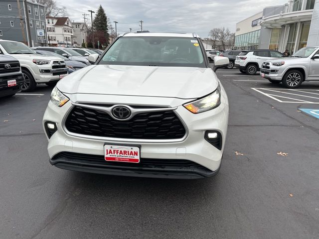 2020 Toyota Highlander XLE photo 2
