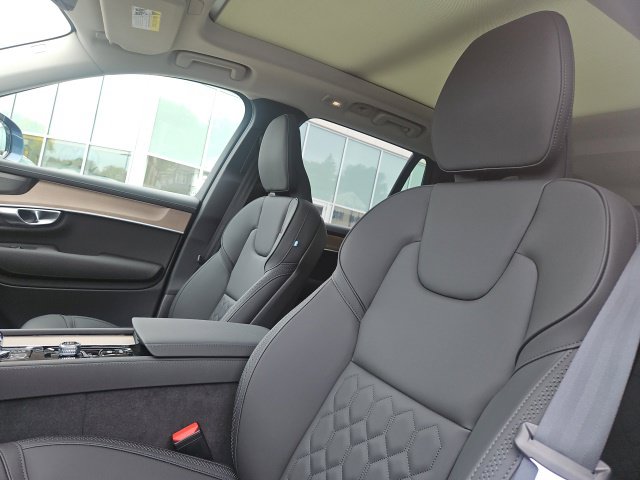 2026 Volvo XC90 Plus - Photo 7