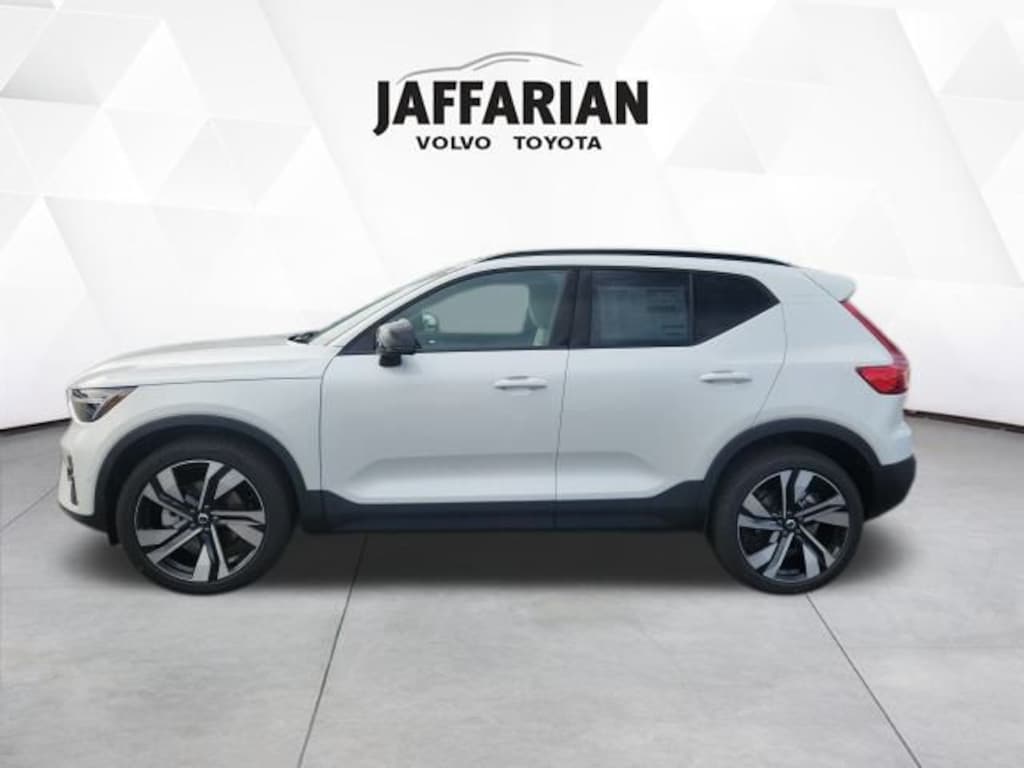 New 2026 Volvo XC40 B5 Ultra SUV