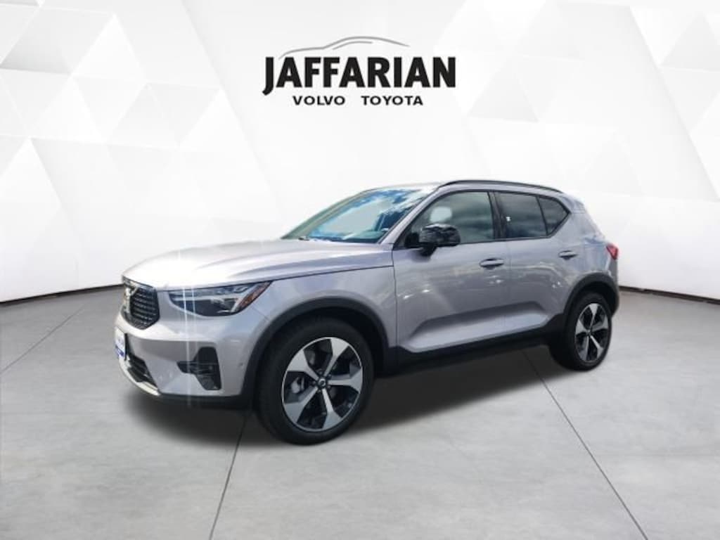 New 2026 Volvo XC40 B5 Plus SUV