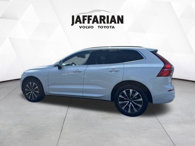 2023 Volvo XC60 B5 Core photo 4