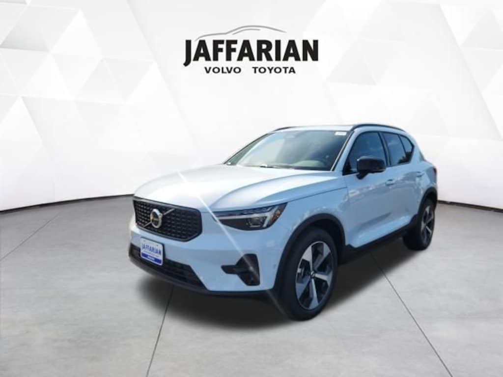 New 2026 Volvo XC40 B5 Plus SUV