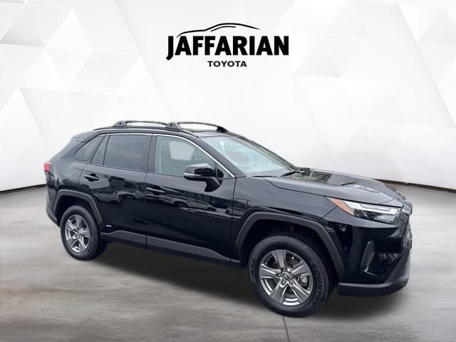 2024 Toyota RAV4 XLE's photo