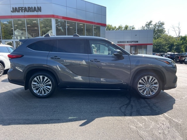 Used 2022 Toyota Highlander Platinum with VIN 5TDEBRCH2NS091718 for sale in Haverhill, MA