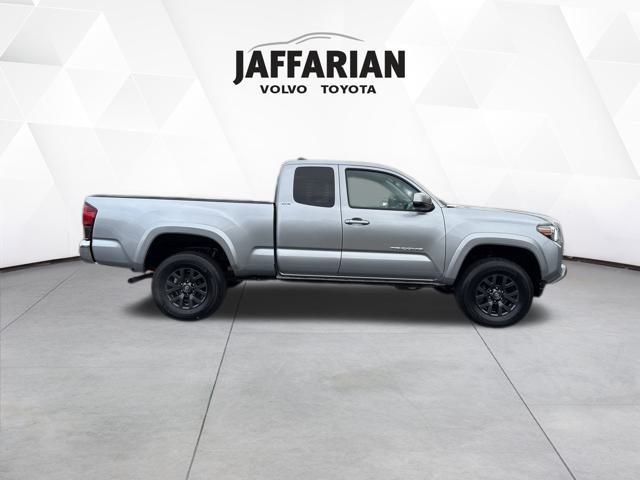 2022 Toyota Tacoma SR5 photo 2